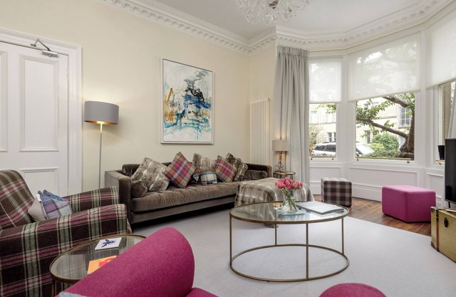 Elegant Edinburgh townhouse - perfect for corporate stays, graduations, and special celebrations.