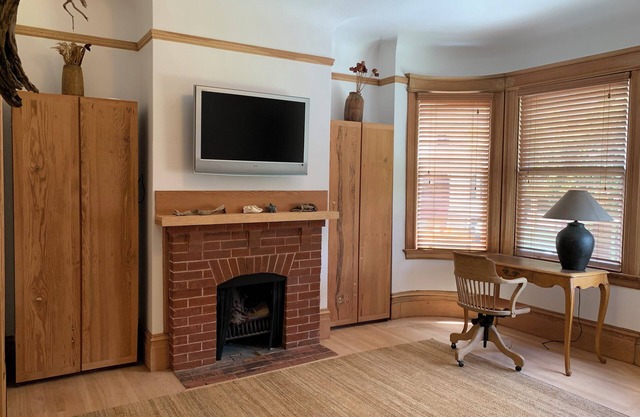 Elegant Edwardian North Beach apt with parking