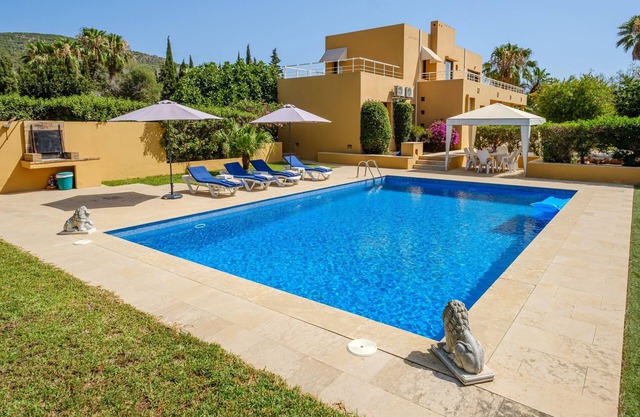 Elegante Villa mit Pool, Whirlpool, Garten, Terrasse, Klimaanlage und Wi-Fi
