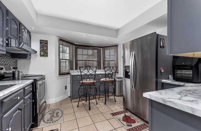 Elegant Estate 3 bedroom 2.5 Bath with bonus room