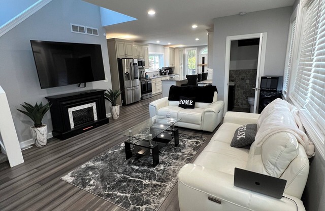 Elegant Estate is close to , UT, MudHens, Inverness and Highland Meadows Golf.