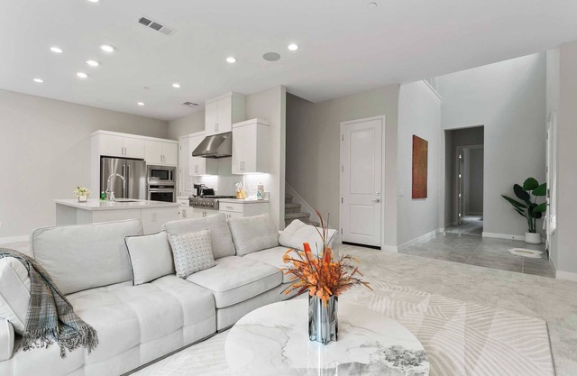 Elegant Getaway on Pin Ln - Perfect for Relaxation and Adventure Awaits #41790