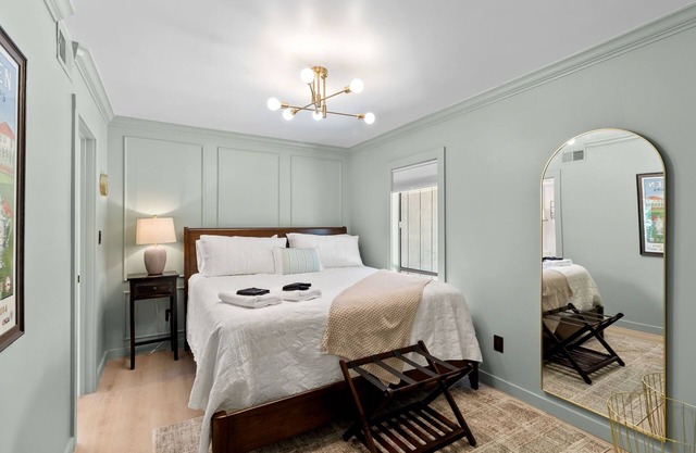 Elegant Golf Front Condo w/ King, Walk to Village