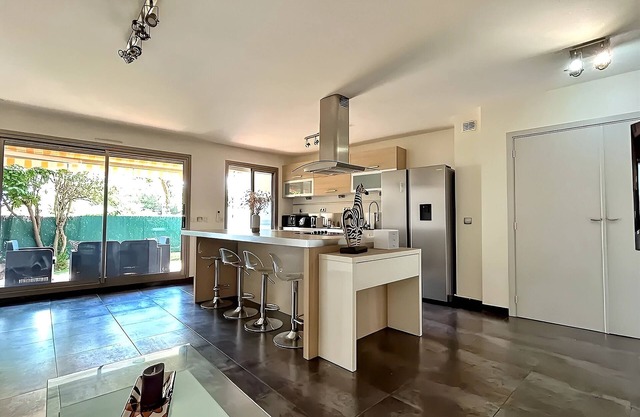 Elegant Haven of Peace | Garage | Terrace | Garden | Residential Pool |WiFi