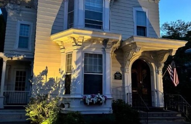 Elegant historical mini-mansion great location with large deck, BBQ & pool table
