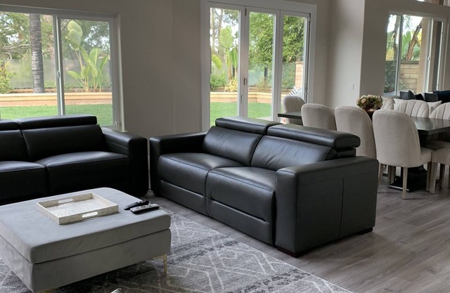 Elegant home away from home Fully upgraded 4 + 3 + Loft So Orange County