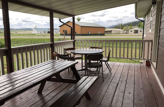 Elegant home located mins from the river and lake