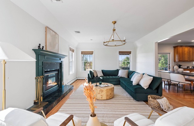 Elegant Home w/7BRs, Game Room, Luxury Yard, Pool