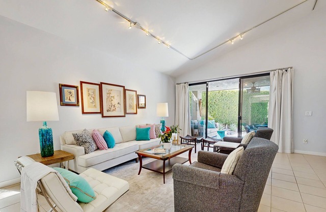 Elegant home w/ sparkling pool/spa, bbq grill - community tennis courts