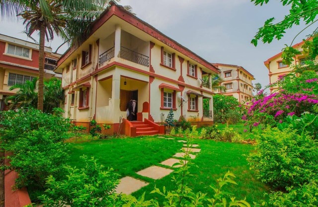 Elegantes Haus mit Pool-Carmona Beach, Goa