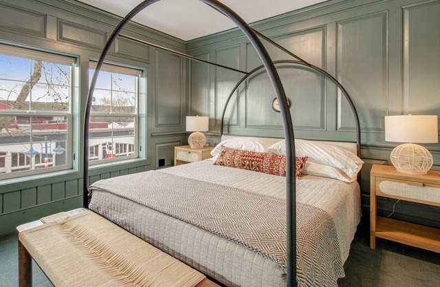 Elegant Hotel Scandi Suite w/ Living Area, Kitchenette & Amazing Walkable Locale