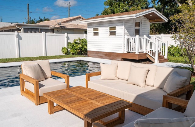 Elegant House with Outstanding Pool, Kid and Pet Friendly Minutes from the Beach