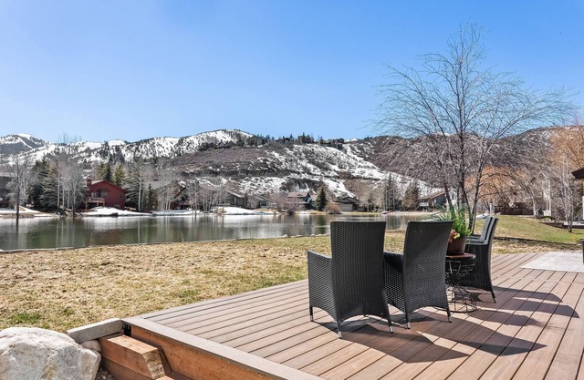 Elegant Lakefront Haven: 4 Bedrooms, 5.5 Baths in Park City - Summer Getaway!