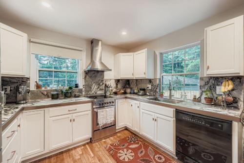 Elegant Large 5 bedroom Family Home