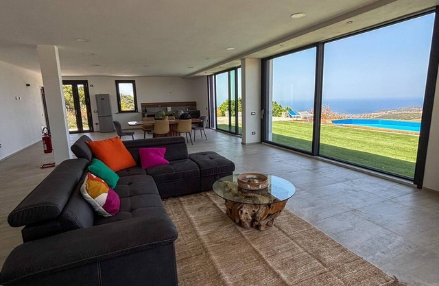 ELEGANT MINNI VILLA WITH PRIVATE POOL, 5 MINUTES FROM THE SEA