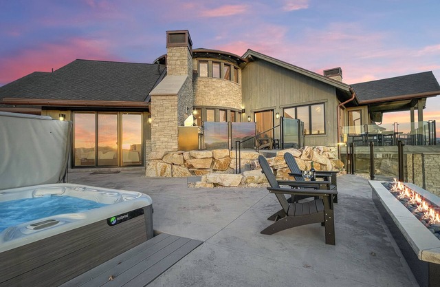 Elegant Mountain Abode w/ 4 King Suites Hot Tub Billiards Sweeping 180° Views