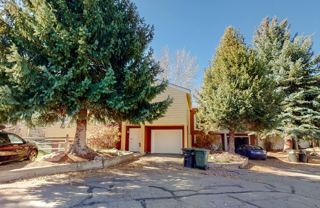 Elegant Mountain-View Condo with Backyard Trails | 8 Minute Walk to Riverwalk