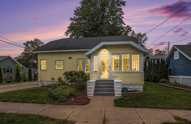 Elegant Muskegon Getaway in trendy Lakeshore district