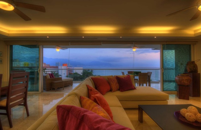 Elegante Eigentumswohnung am Meer! 4Br / 4Ba