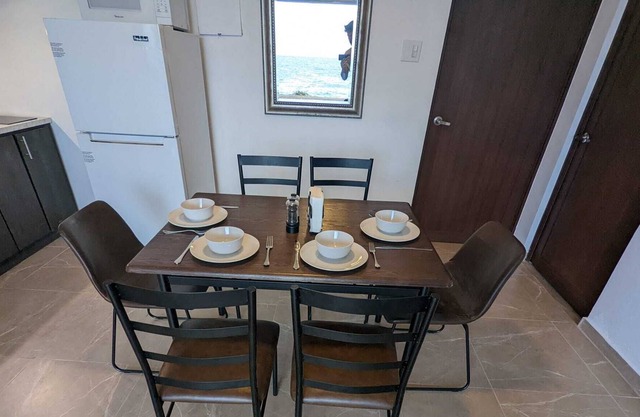 Elegant Ocean-Front Apartment, PRIVATE Jacuzzi,BBQ