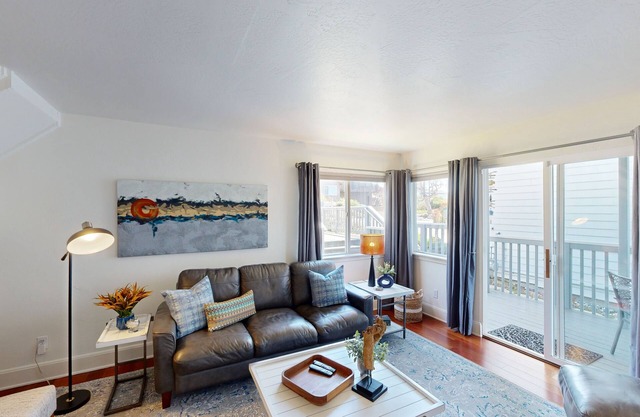 Elegant ocean-view home with firepit & W/D - walk to Moonstone Beach