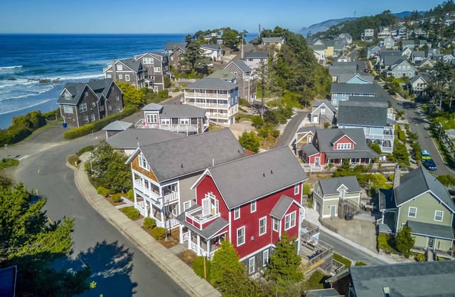Das C-Haus: 3 BR / 3. 5 BA-Haus in Lincoln City, Schlafmöglichkeiten für 8