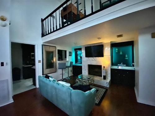 Elegant Parisian Home near Fondren
