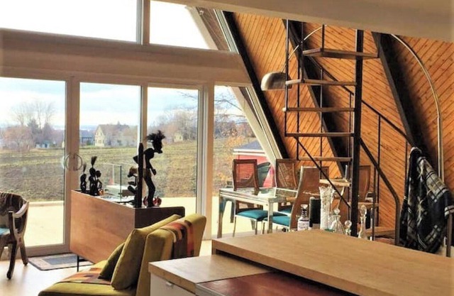 Elegant, peaceful home in Sainte-Pétronille!