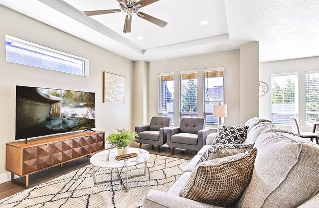 Elegant & Private 3BR 2BA Retreat by The Village