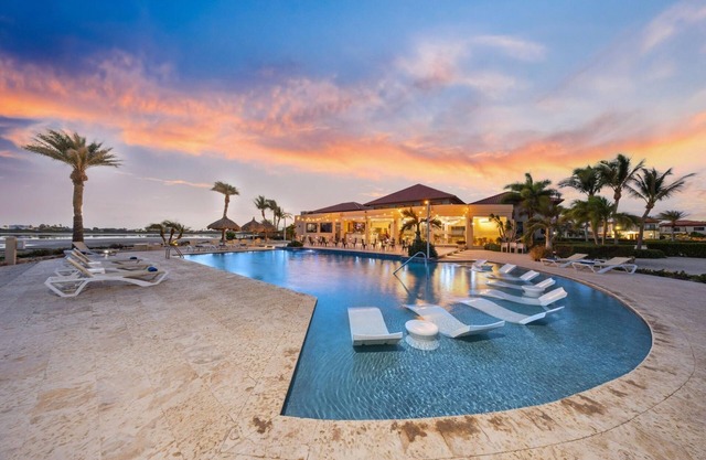 Elegant Retreat in Gated Community ~Close to Beach
