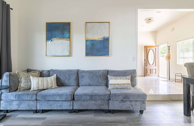 Elegant Retreat Modern Comforts, Prime Location