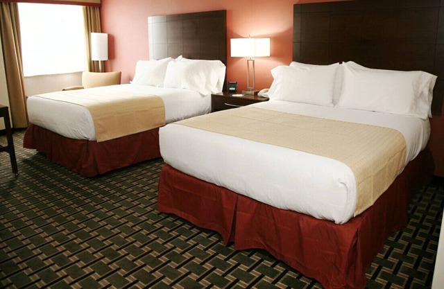 Elegant Rm for Group Travel! W/ Restaurant & Bar