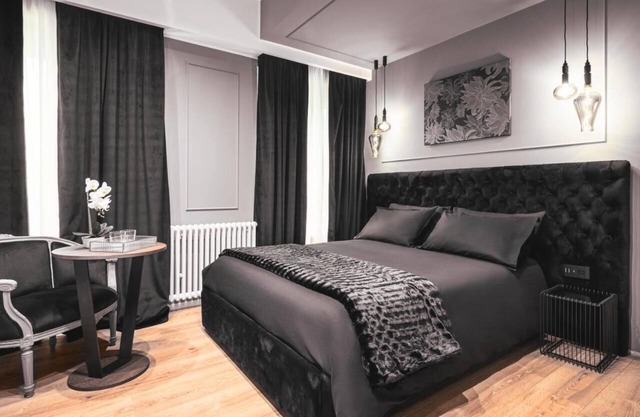 Elegant room with Jacuzzi in historic center of Palermo