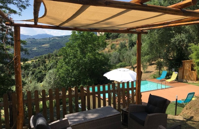 Elegante ländliche Residenz in einem Hügel Lage mit Pool und Jacuzzi