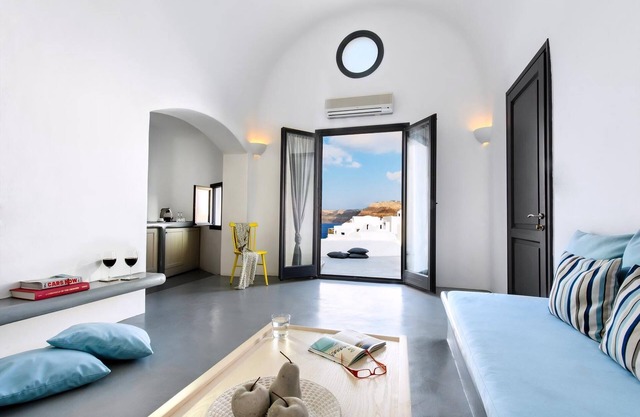 Elegant Santorini Villa | 3 Bedrooms | Serenity Suites | Private Pool & Stunning Caldera Views | Akrotiri