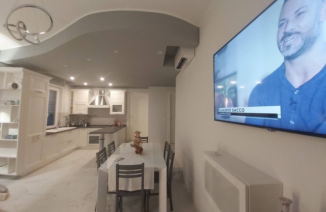 ELEGANTE WOHNUNG MIT MEERBLICK BEACH LE GHIAIE 6 Betten