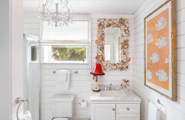 ELEGANT SEASHELL PRIVATE ROOM WITH PRIVATE ENTRY