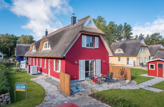 Elegante Doppelhaushälfte mit Sauna, Kaminofen und Garten, strandnah