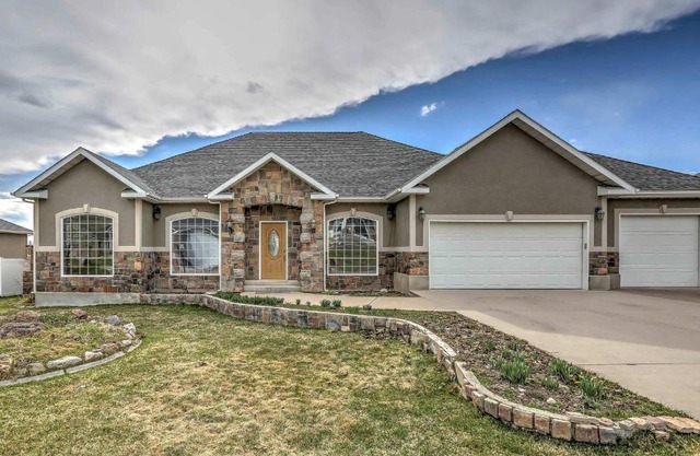 Elegant Smithfield Home with Views - 6 Mi to USU!
