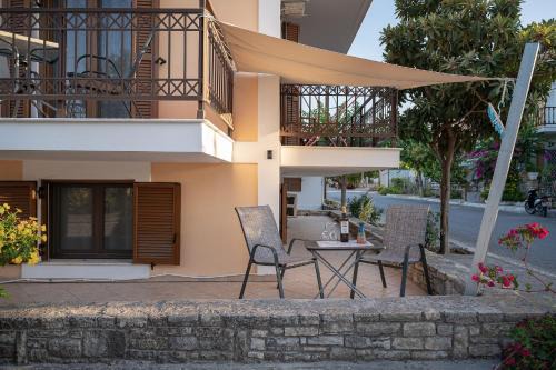 Elegant studio by the beach in Ireon