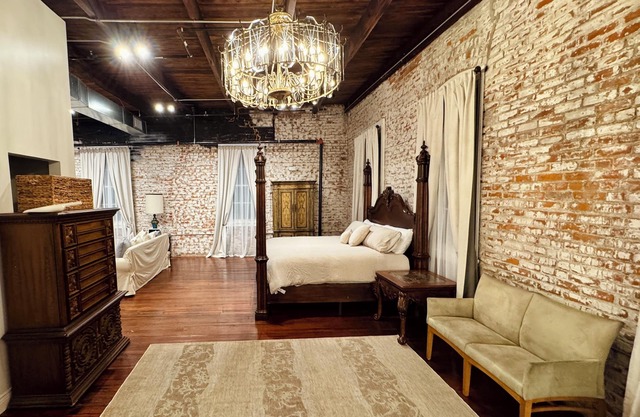 Elegant studio in Restored Downtown District of Plaquemine