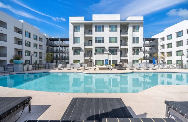 Elegant Tempe Hideaway: Private Patio, Resort-Style Amenities