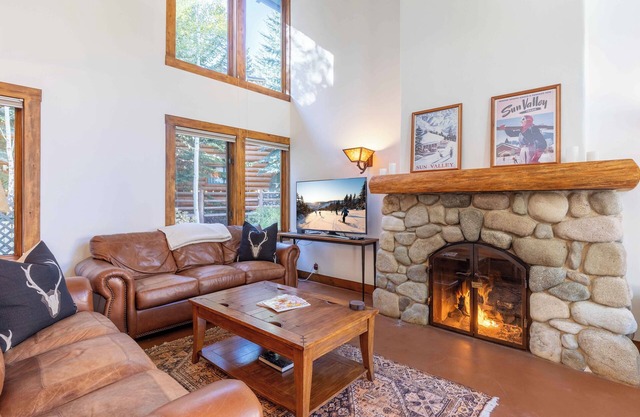 Elegant Three Suite Condo Steps to Warm Springs Lodge