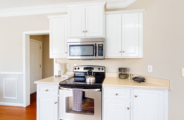 Elegant townhome with fenced yard, community pool, & W/D - near golf