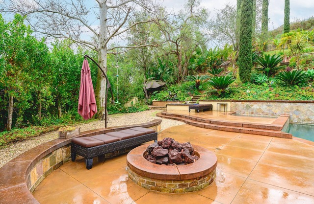 Elegant Villa Retreat Pool Garden Alfresco Lounge