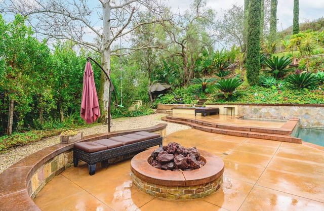 Elegant Villa Retreat Pool Garden Alfresco Lounge
