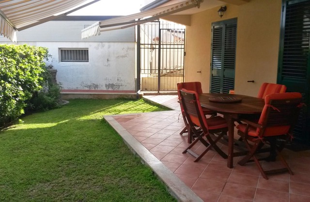 Elegante Villa bei 100 mt. vom Meer mit Garten. Ideal für eine Familie