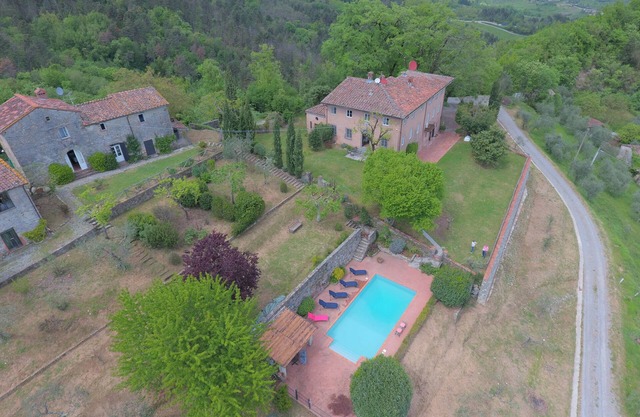 Elegant villa and farmhouse with stunning views and pool