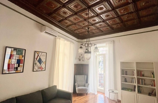 Elegant Vomero Hideaway Naples - family friendly