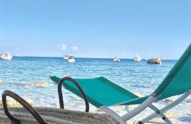 Elegante weiße mediterrane Villa, privater Strand in einer erstaunlichen Wohnanlage
